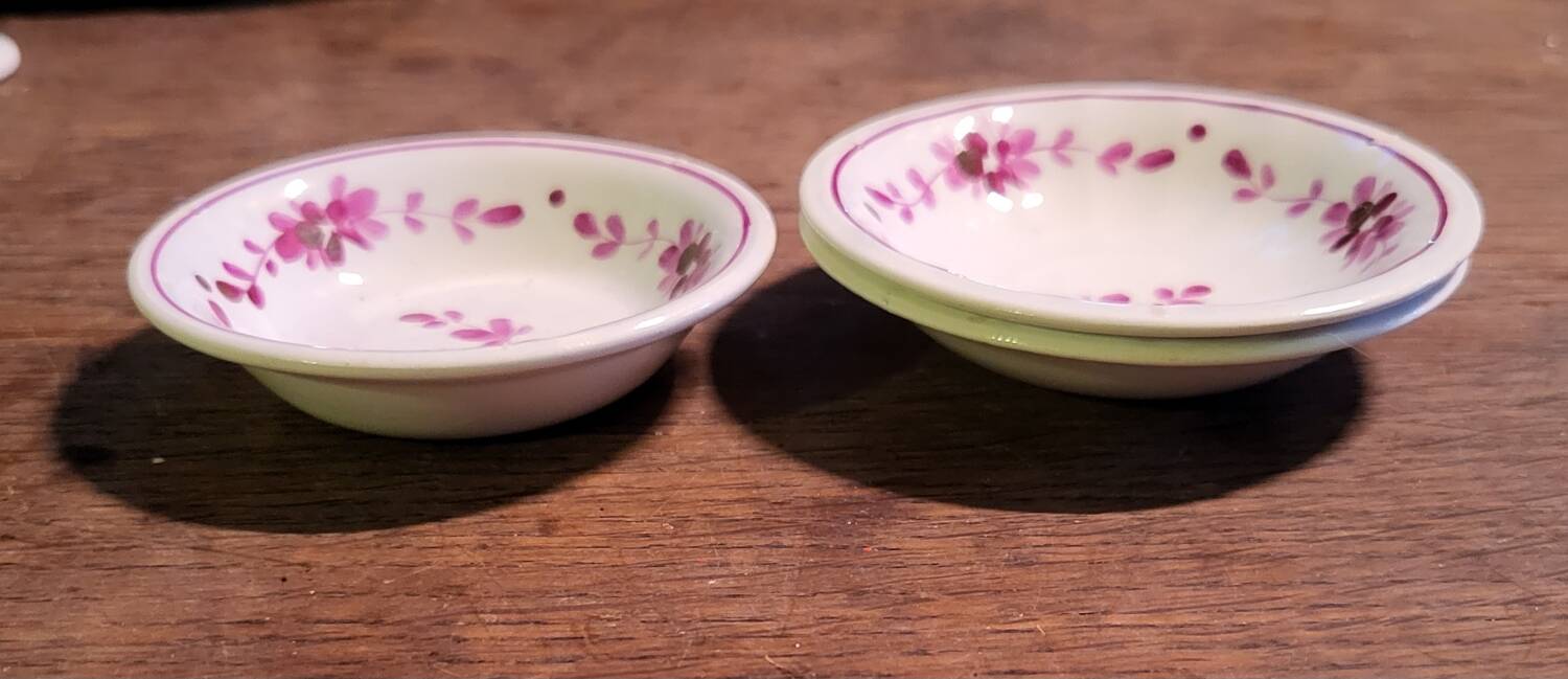 Old porcelain dinette