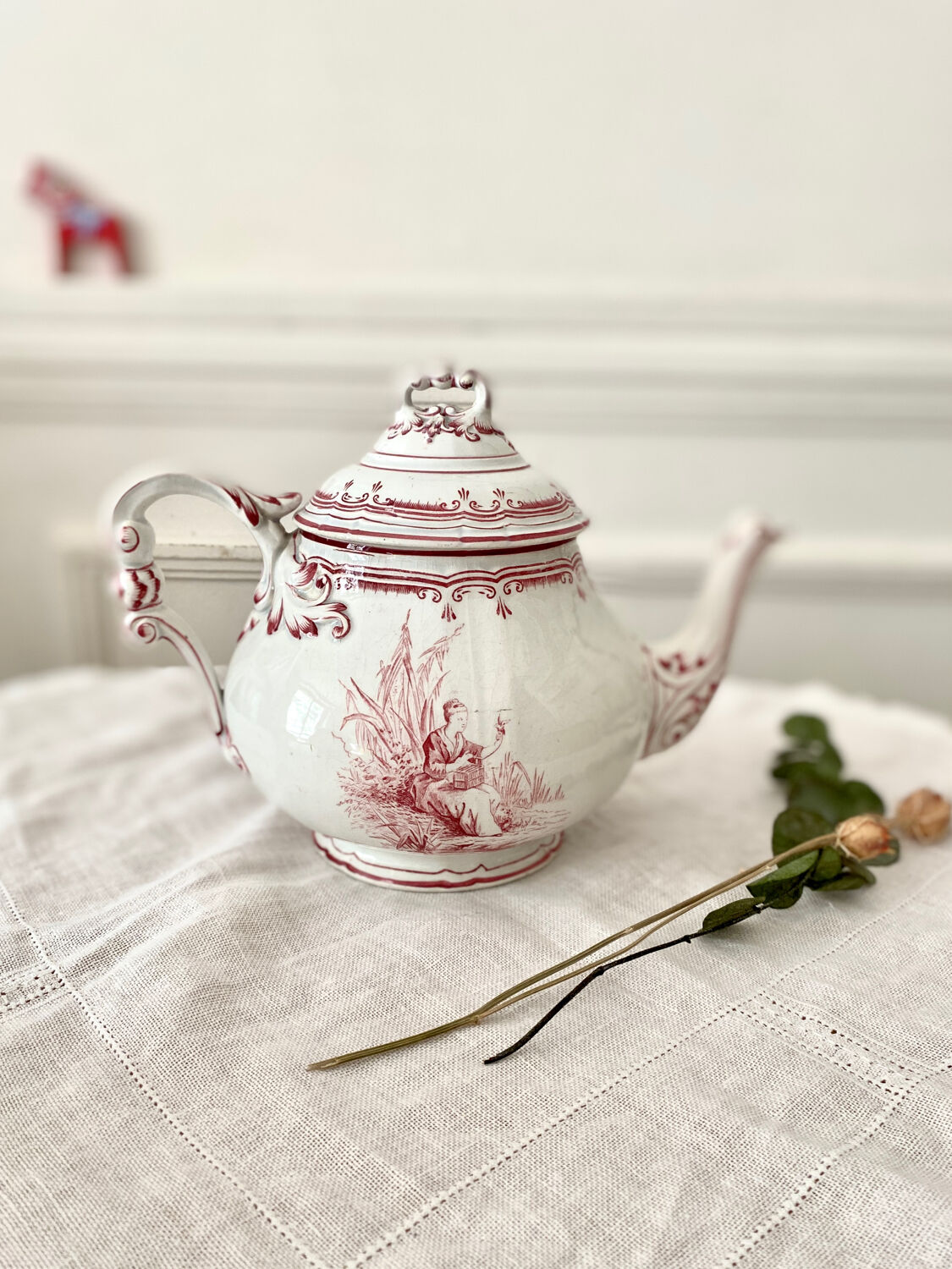 Teapot and its English style sugar bowl fine earthenware from Creil and Montereau. Model "Pink crests" late 19th around 1876