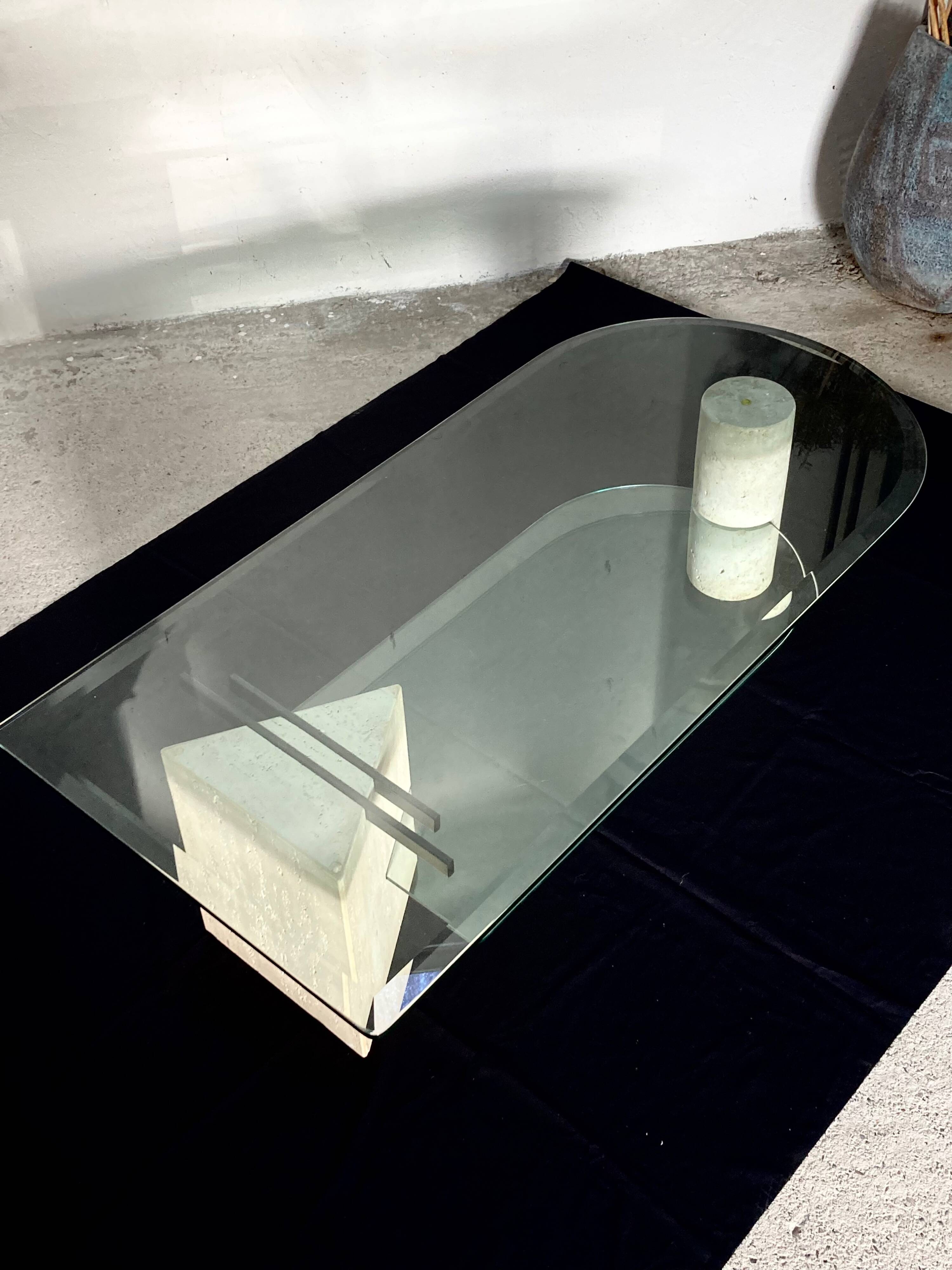 Coffee table in the Artedi style.