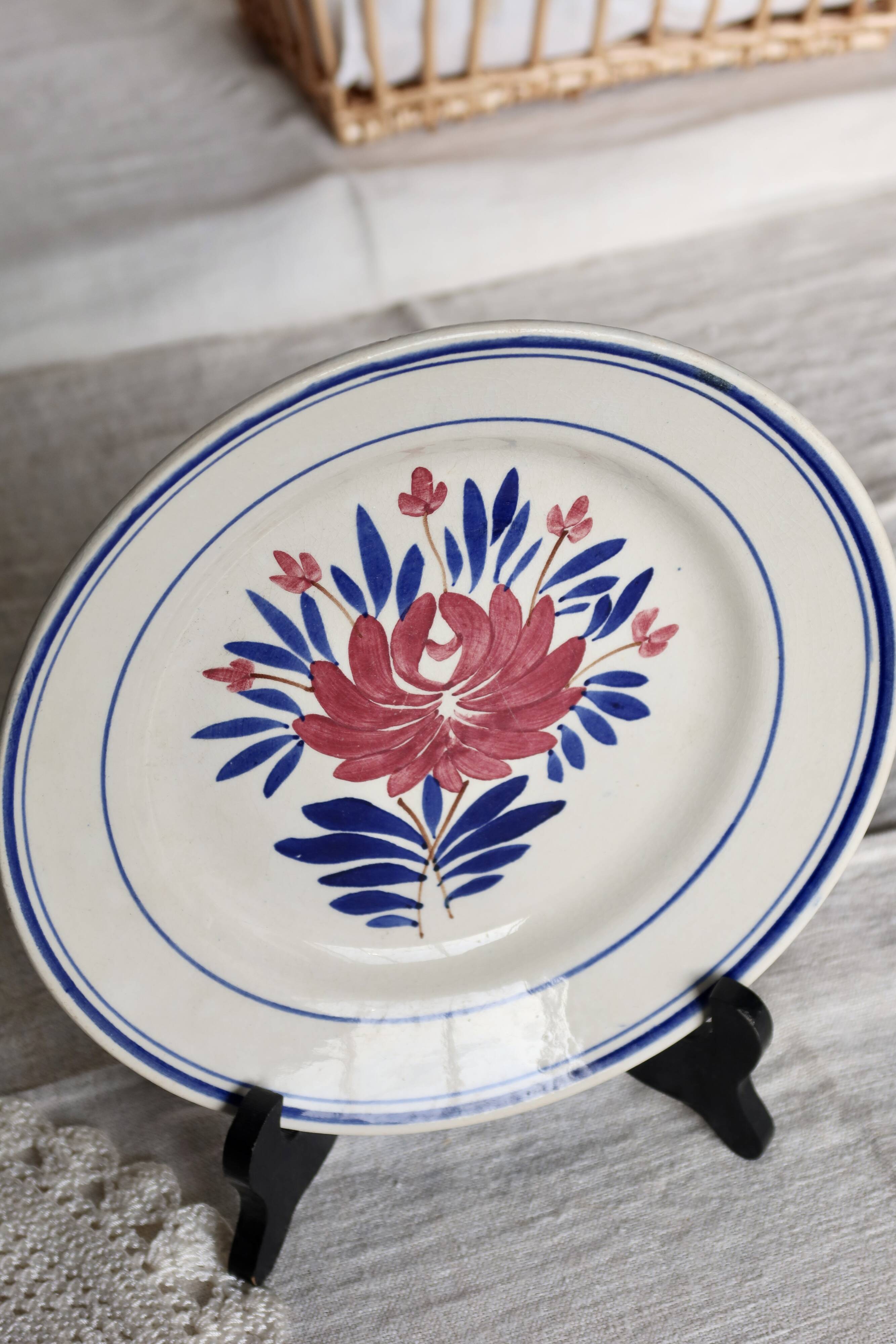 Antique hollow plate from Gien - Red and blue floral decoration