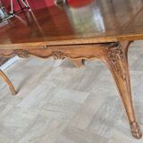 Large extending table