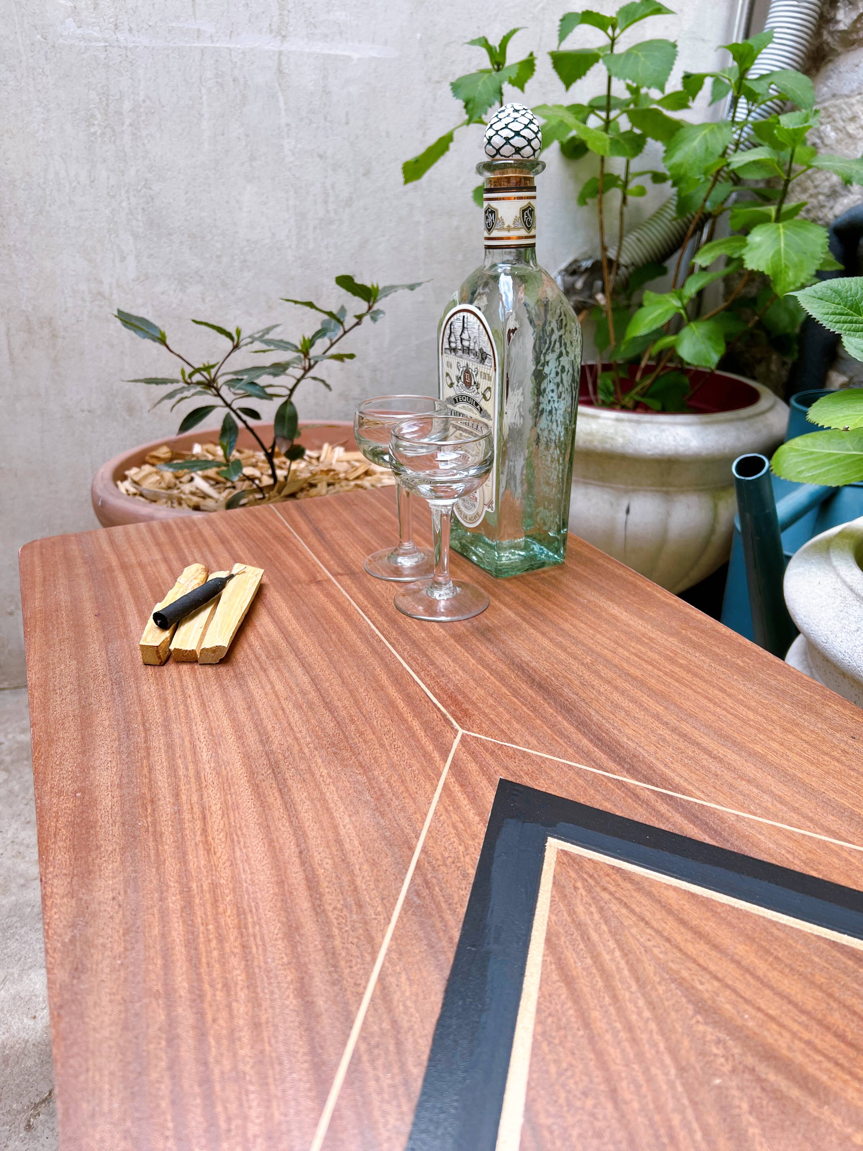 Coffee table compass foot