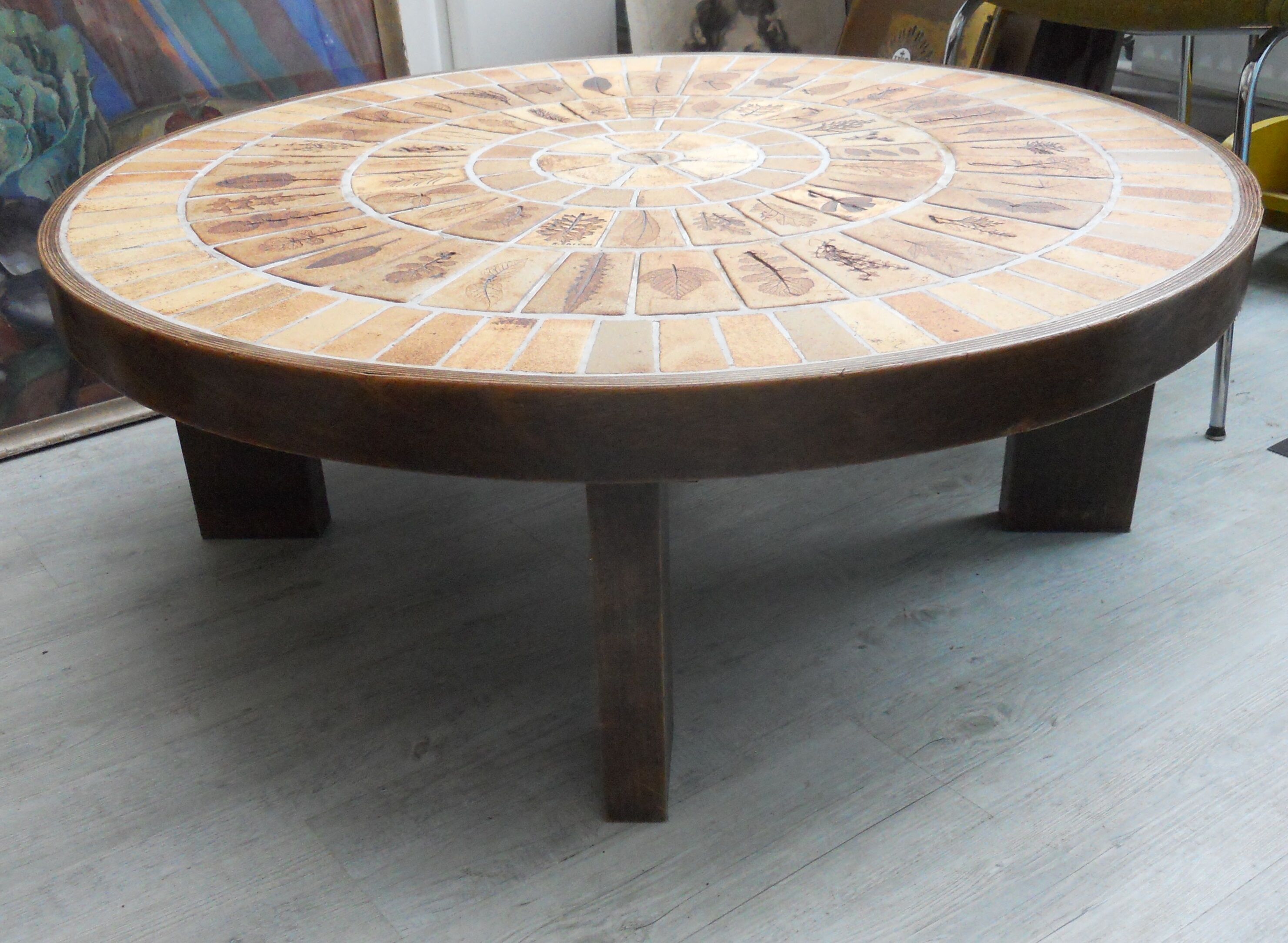 Round coffee table signed capron