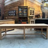 Oak farmhouse table and its 2 benches