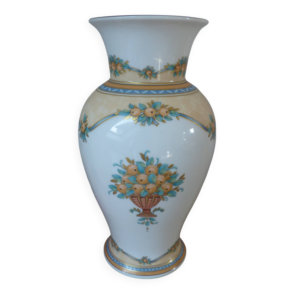 Vase en Porcelaine Blanche Kaiser – Collection Catherine – Décor Peint Main