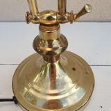 Banker's lamp to table