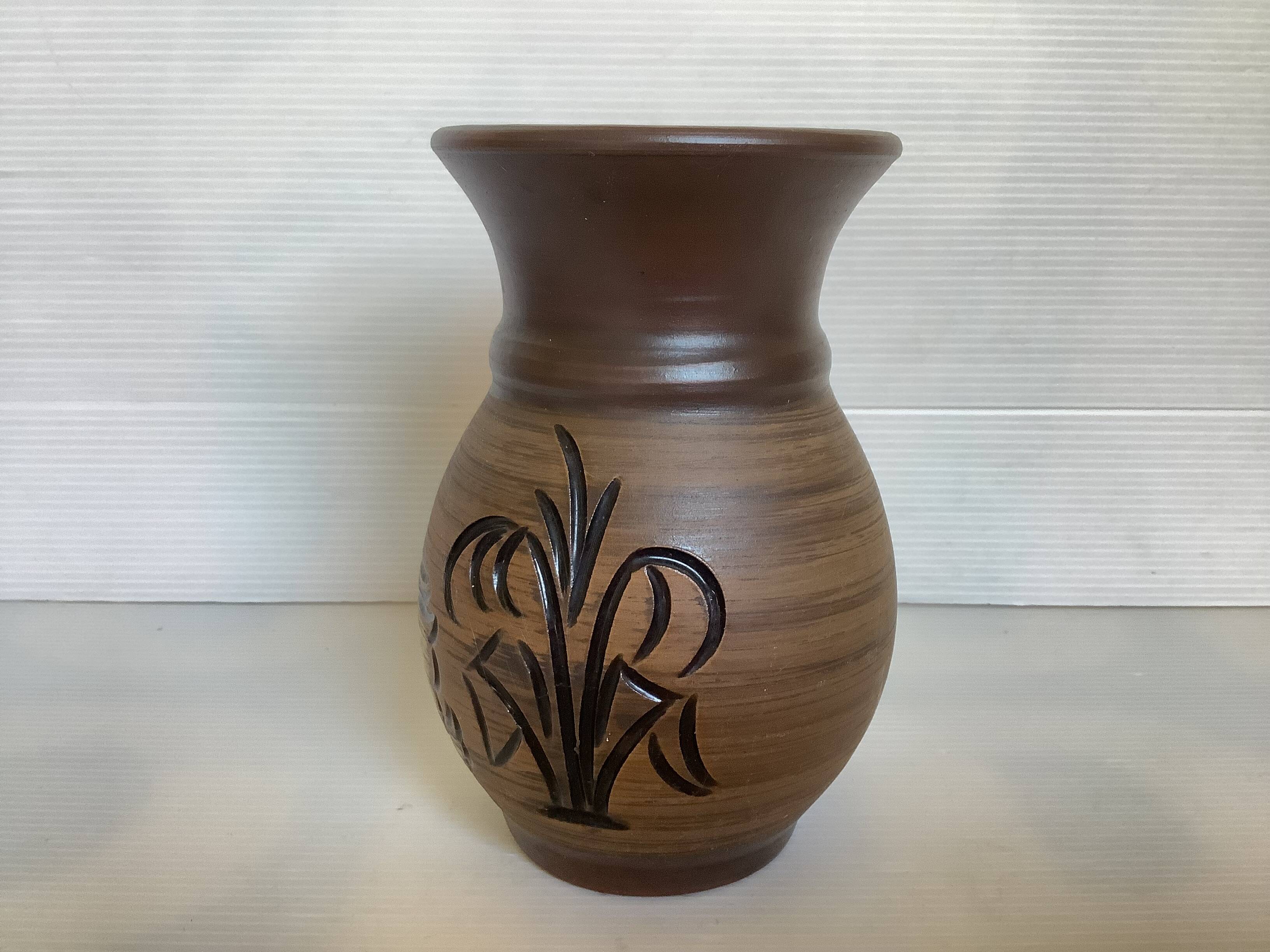 Zoomorphic vase with a swan