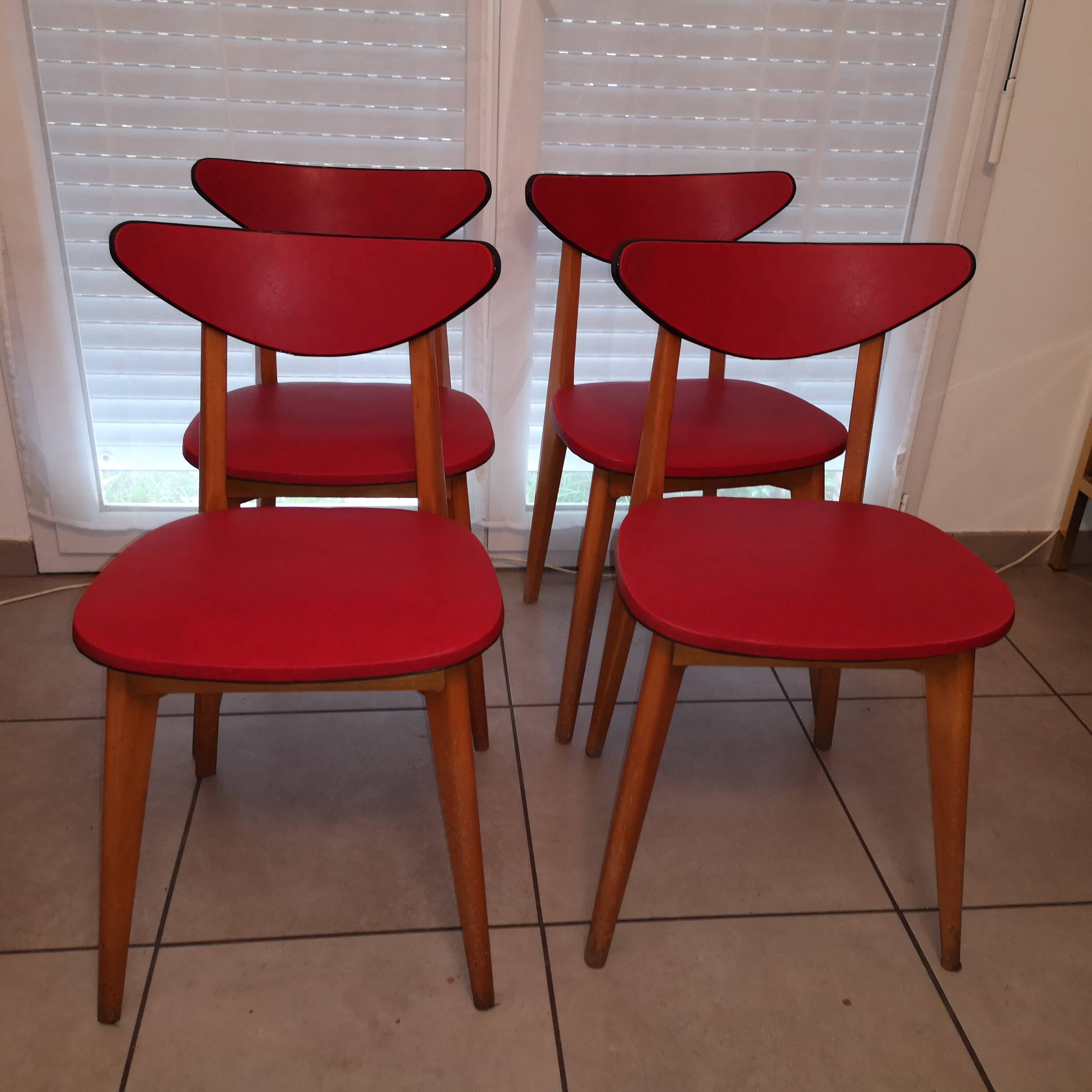 Set of 4 Vintage Chairs – 50s/60s Design – Red Faux Leather – Stackable