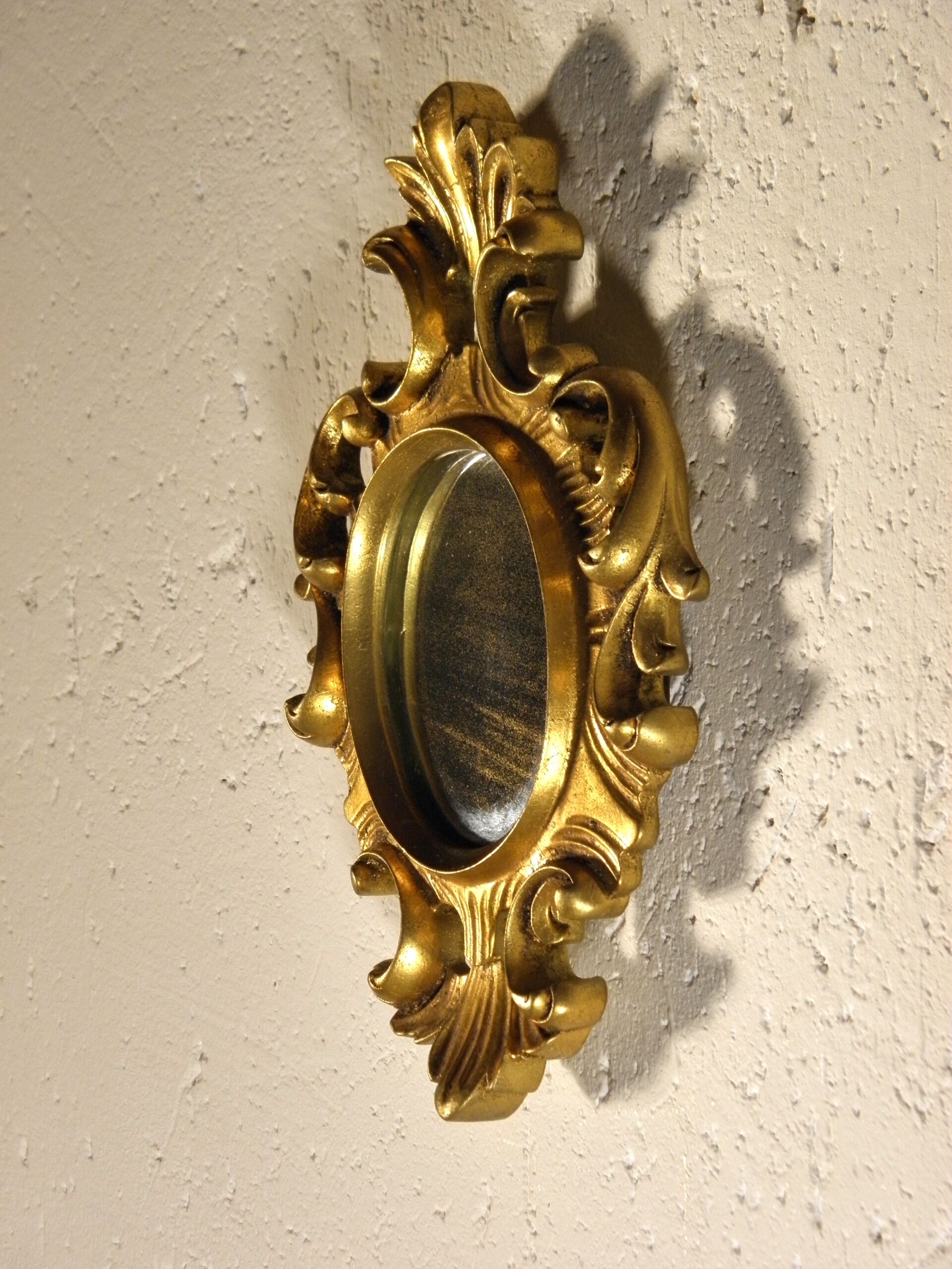 Small golden baroque mirror 24 x 15 cm