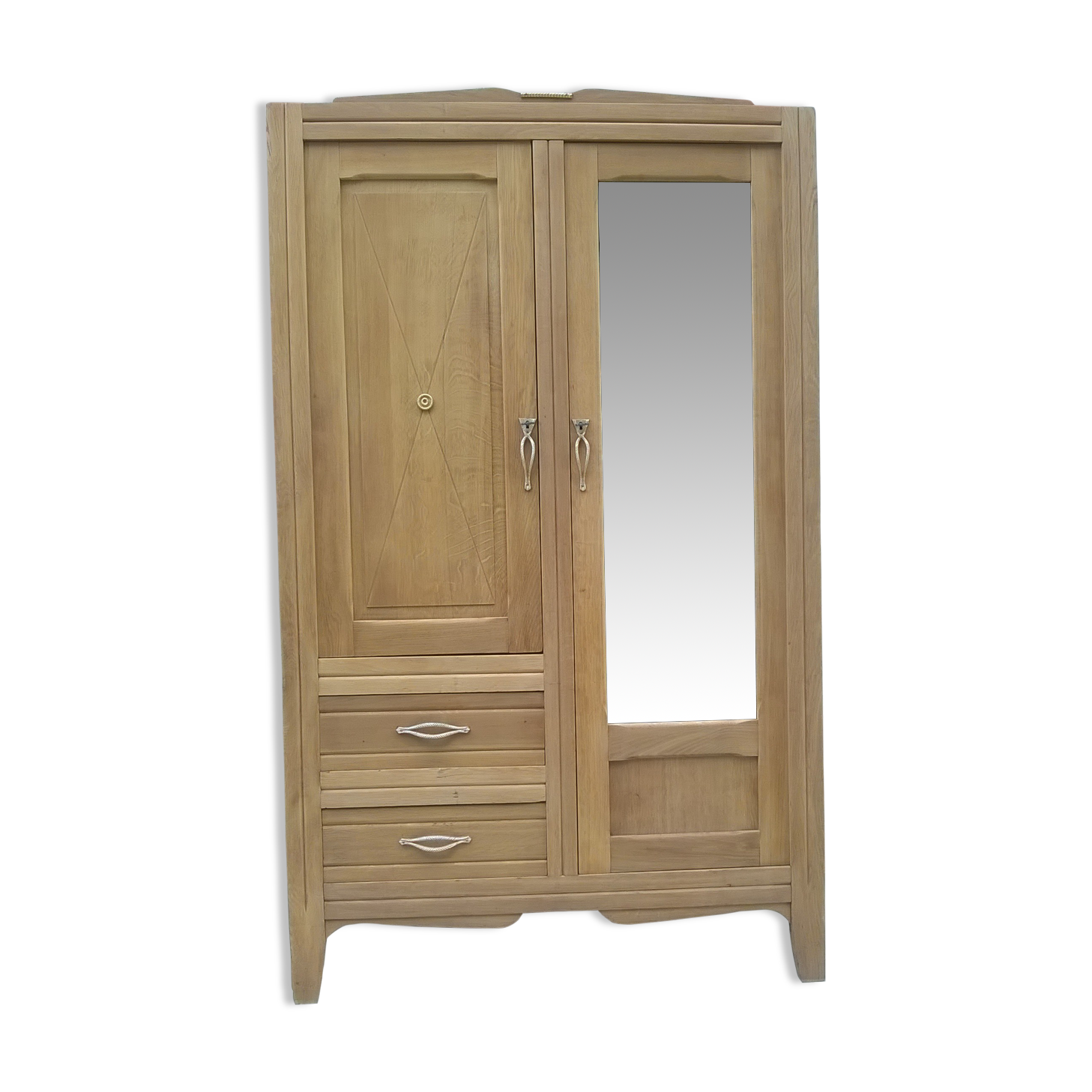 Parisian hotel wardrobe year 50