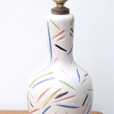 Lampe en céramique blanche décor abstrait années 50