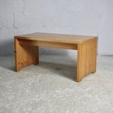 Charlotte Perriand (séléction de ) pour Les Arcs, rare table basse en pin, France,  circa 1960
