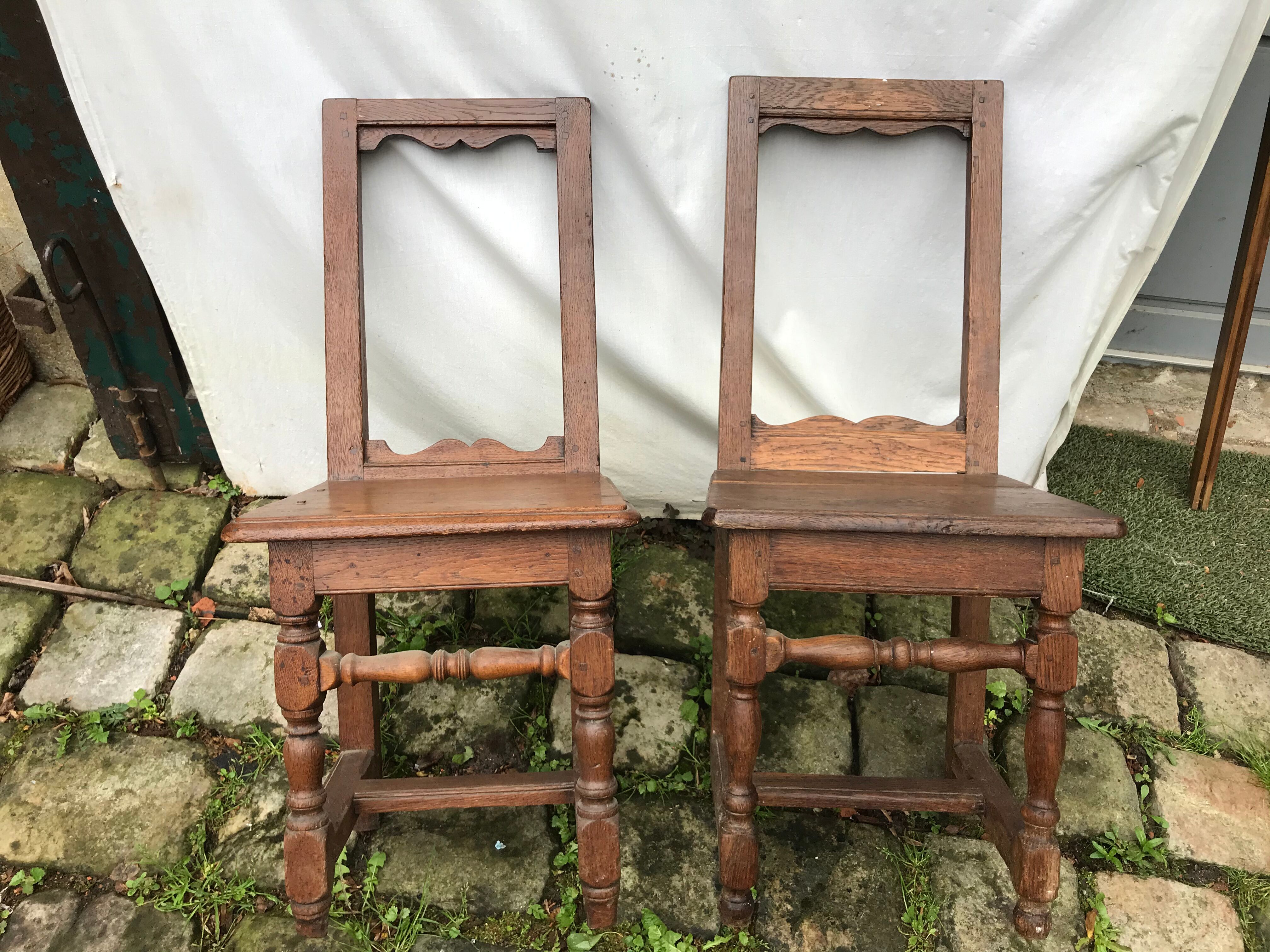 Two lorraine chairs in massive