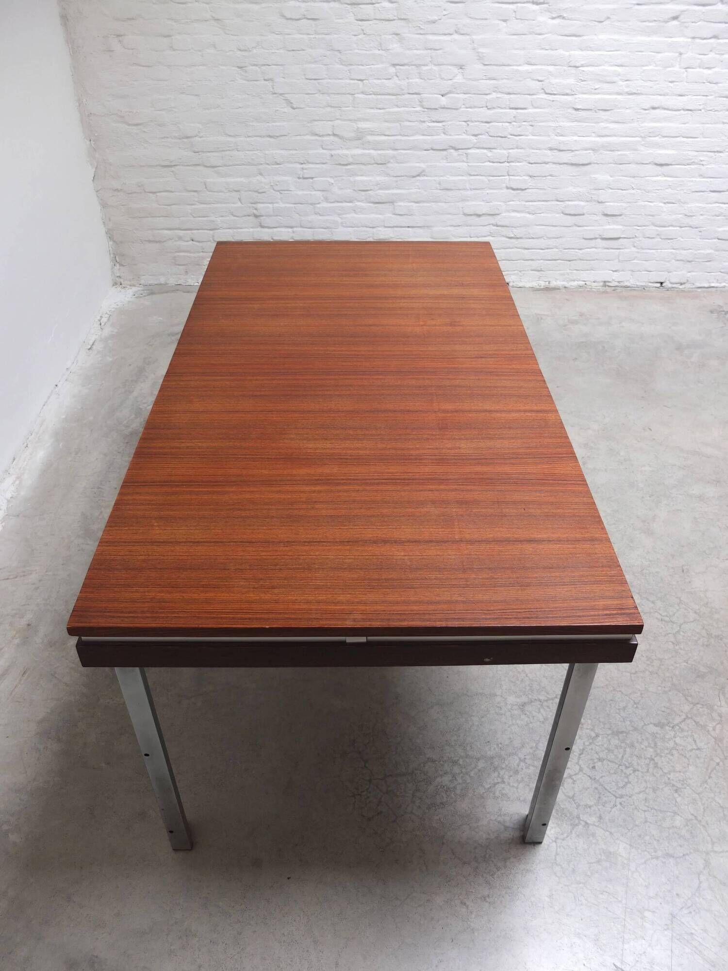 Table à manger extensible par Roger De Winter pour E.M.Y., années 1960.