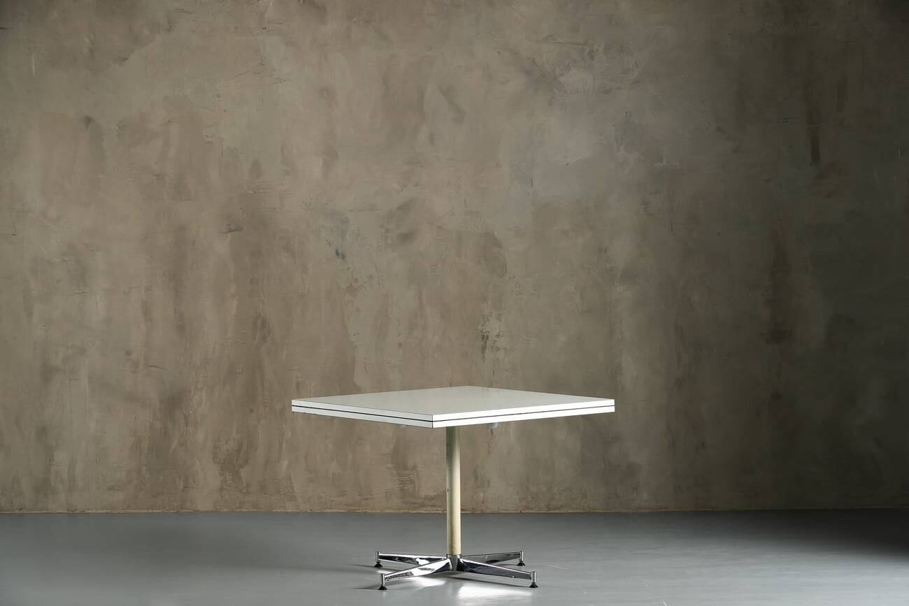 Round adjustable white cocktail/dinner table, Finland, 1960s
