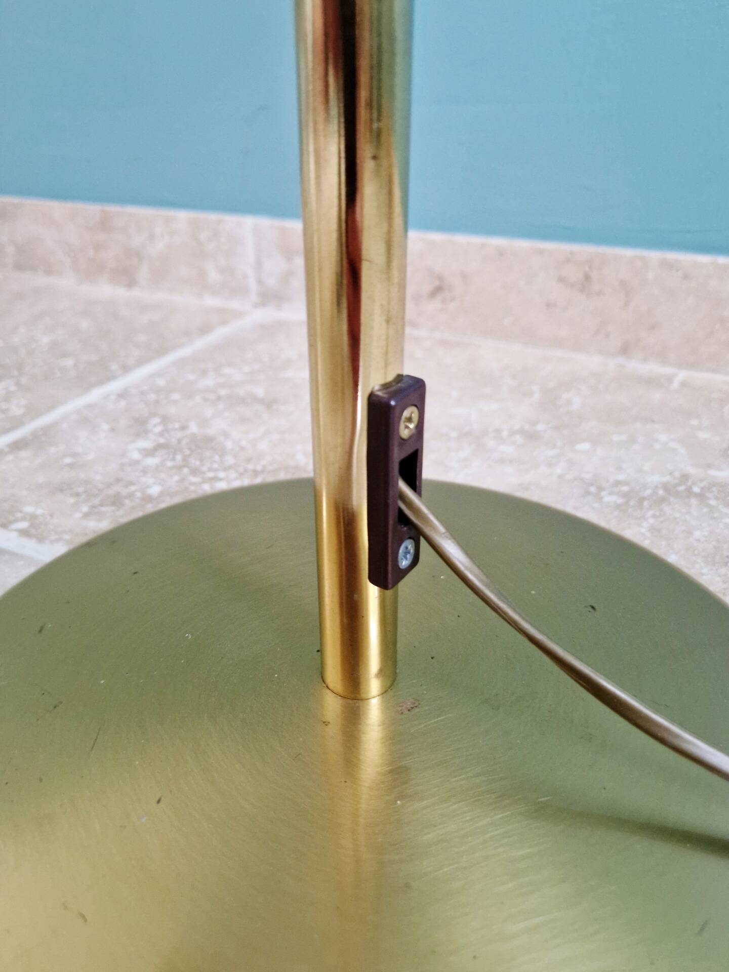 Articulated brass floor lamp, Hollywood Regency style, 1970s-80s.