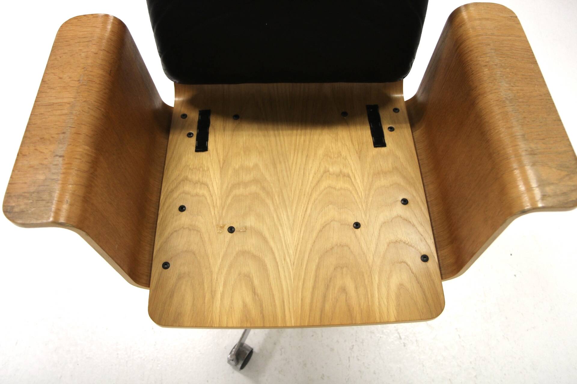 Scandinavian rotating leather armchair, Swivel, Sweden, 1970