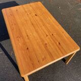 Rectangular coffee table in solid pine wood.