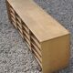 Classeur en bois sur bureau