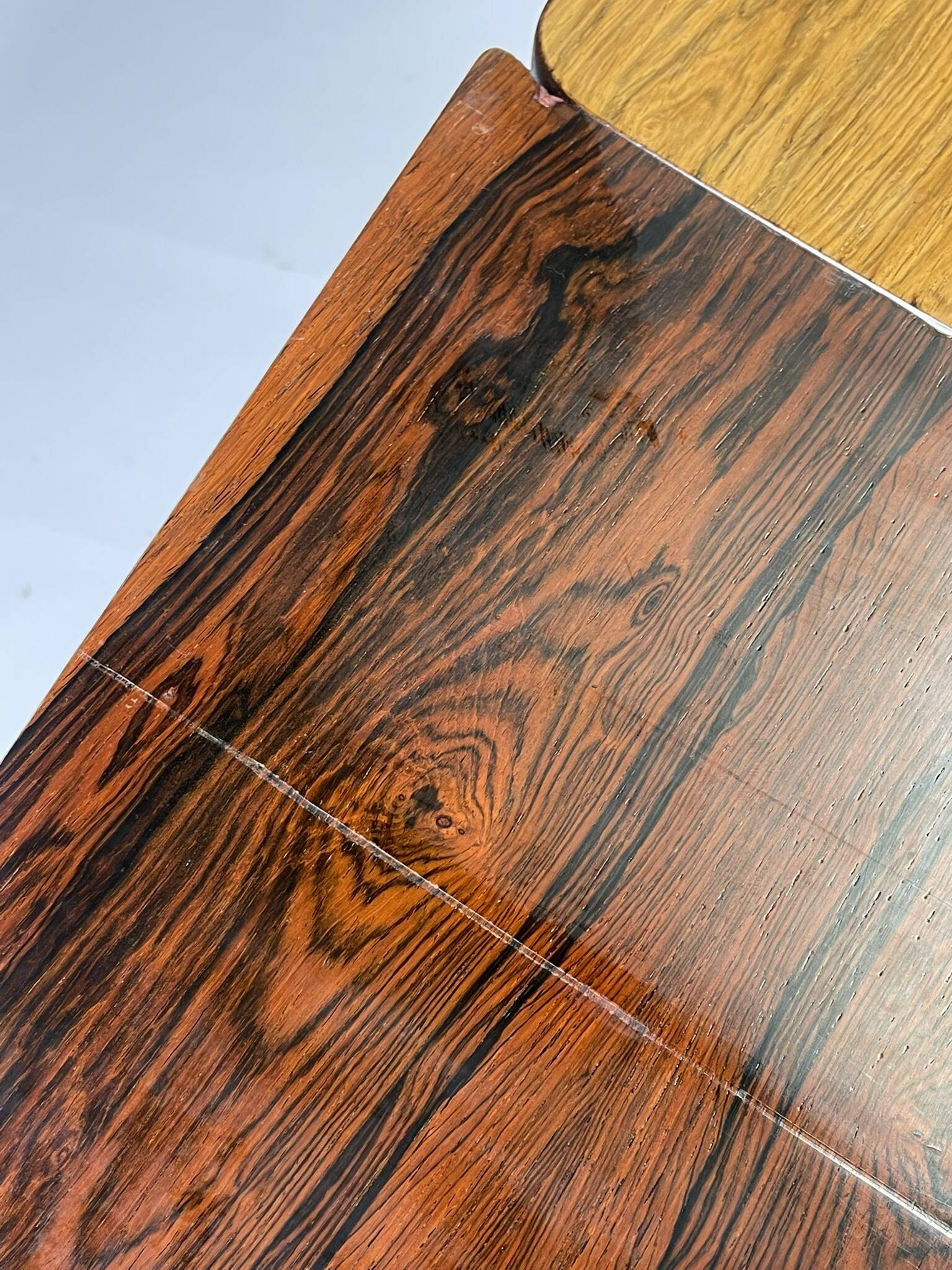 Table scandinave en palissandre par Henning Kjaernulf pour Bruno Hansen