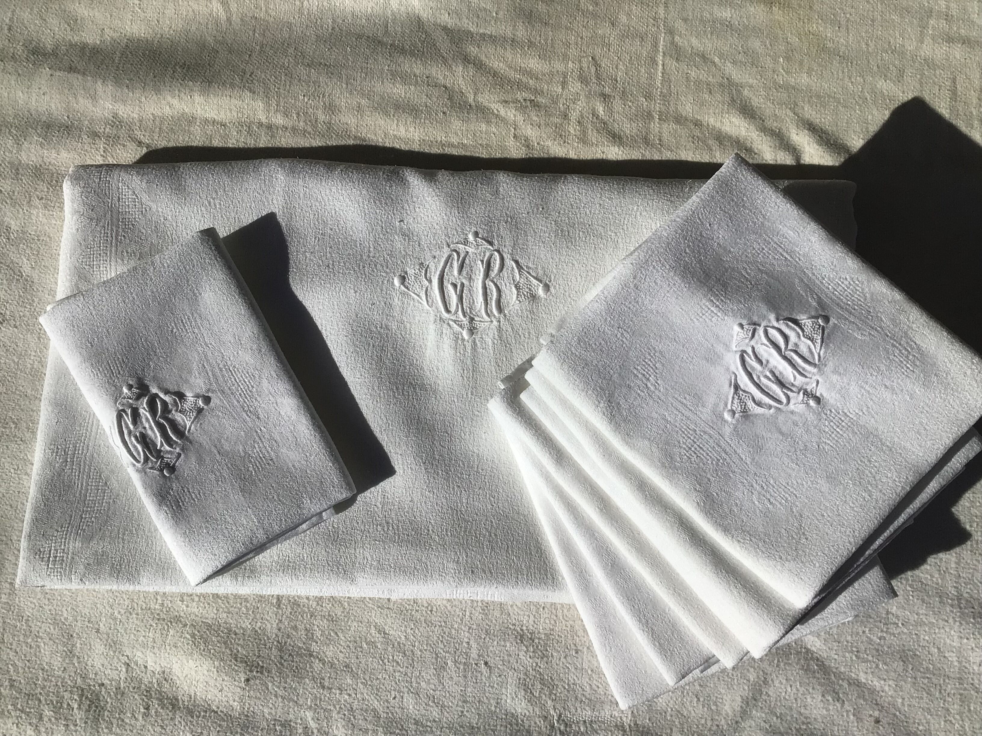 GR embroidered rectangle tablecloth with 7 matching damask towels