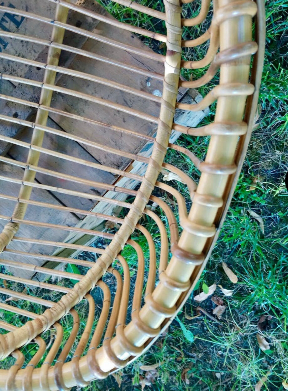 Vintage rattan couffin