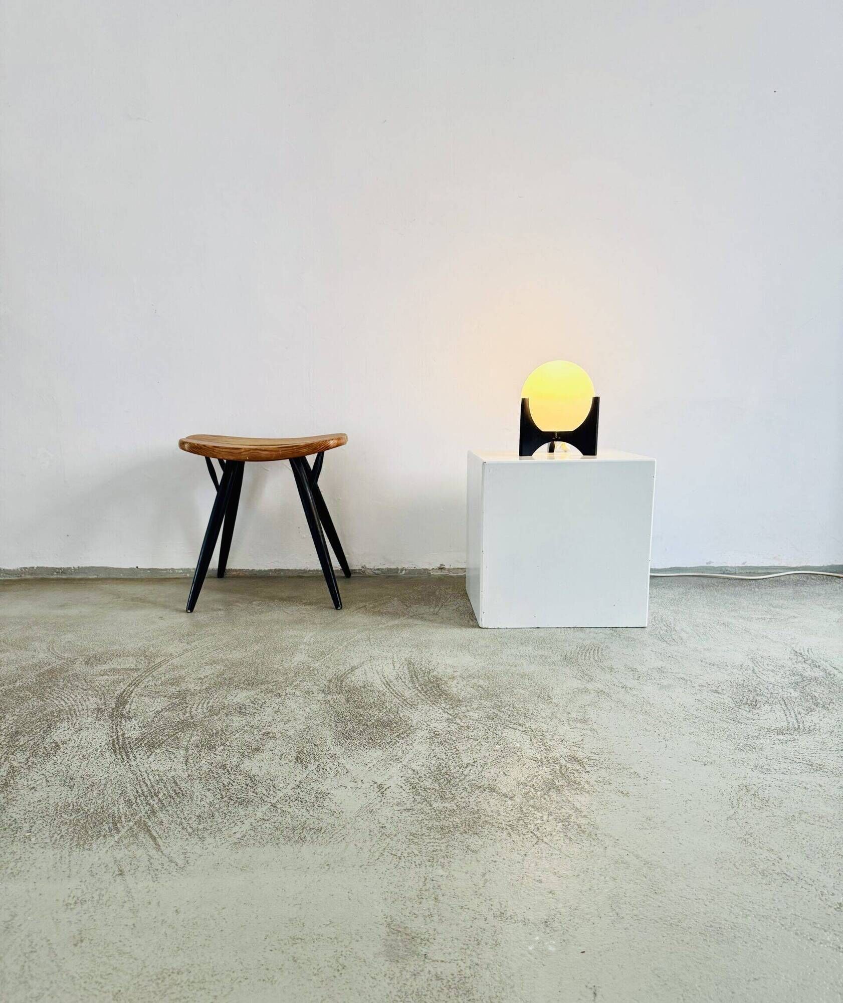 D-2022 Hokusai Table Lamp In Wenge Wood By Raak Amsterdam, The Netherlands 1960S