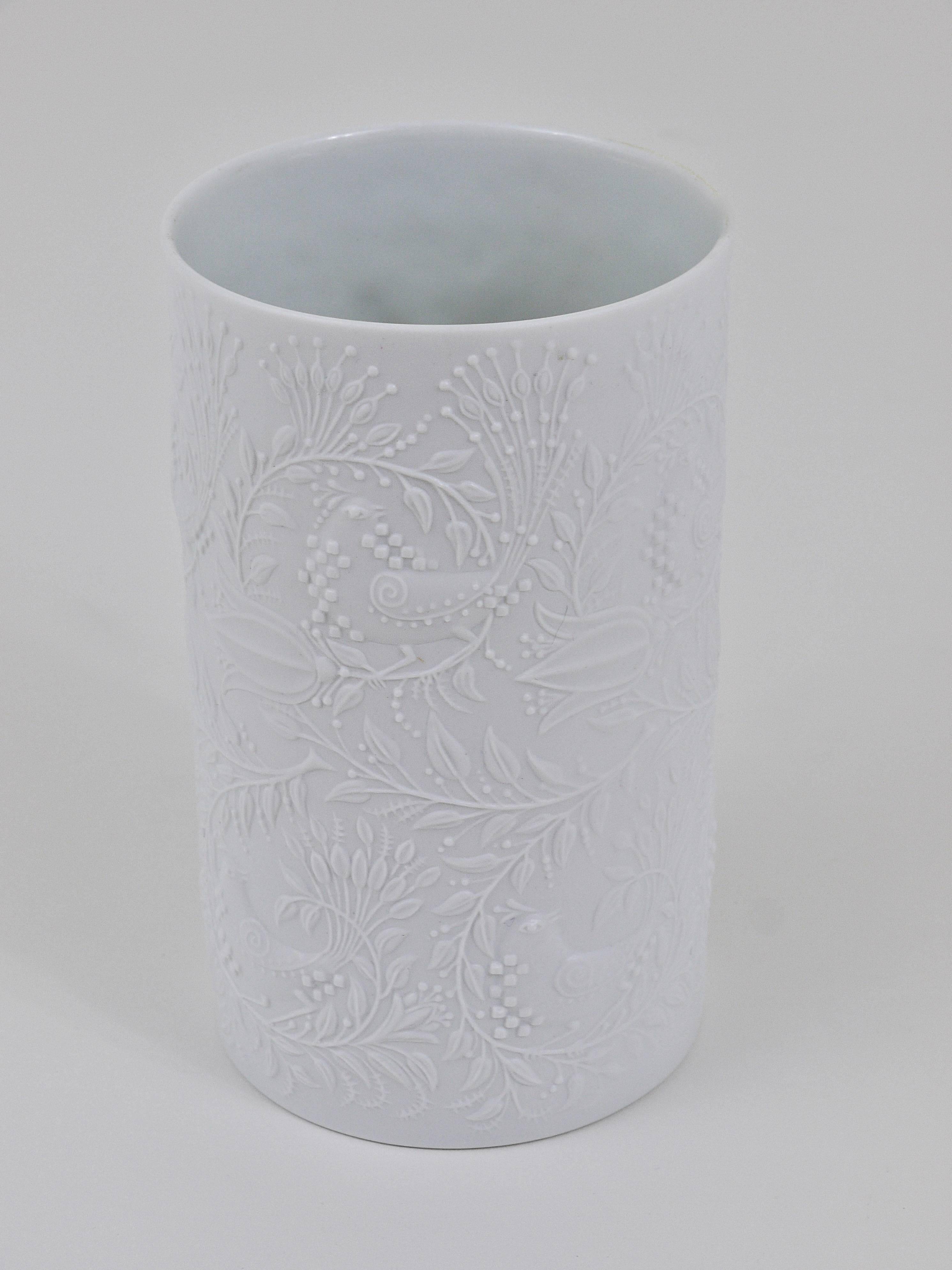 White relief Op Art porcelain vase by Bjorn Wiinblad, Rosenthal Studio Line, 1960s.