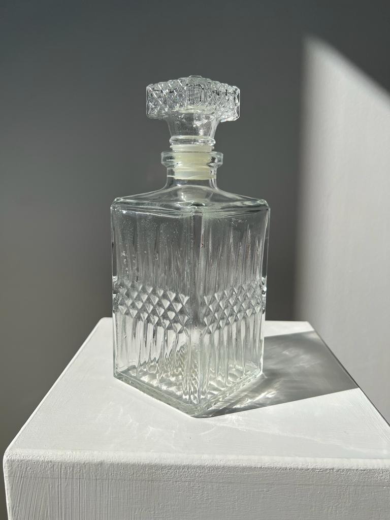 Vintage glass whiskey decanter H:22cm
