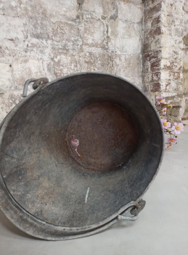 Zinc bucket