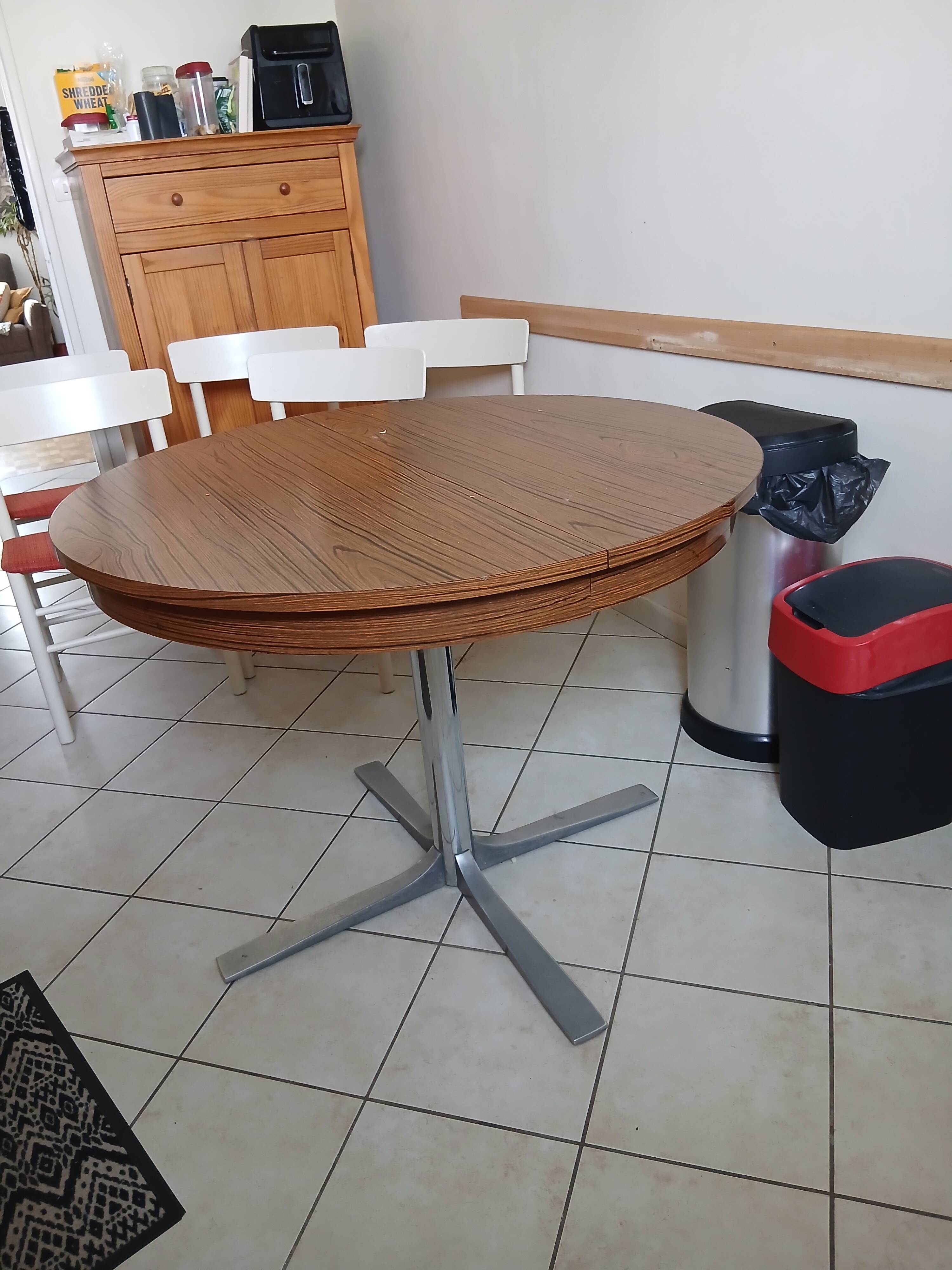 Round butterfly formica table