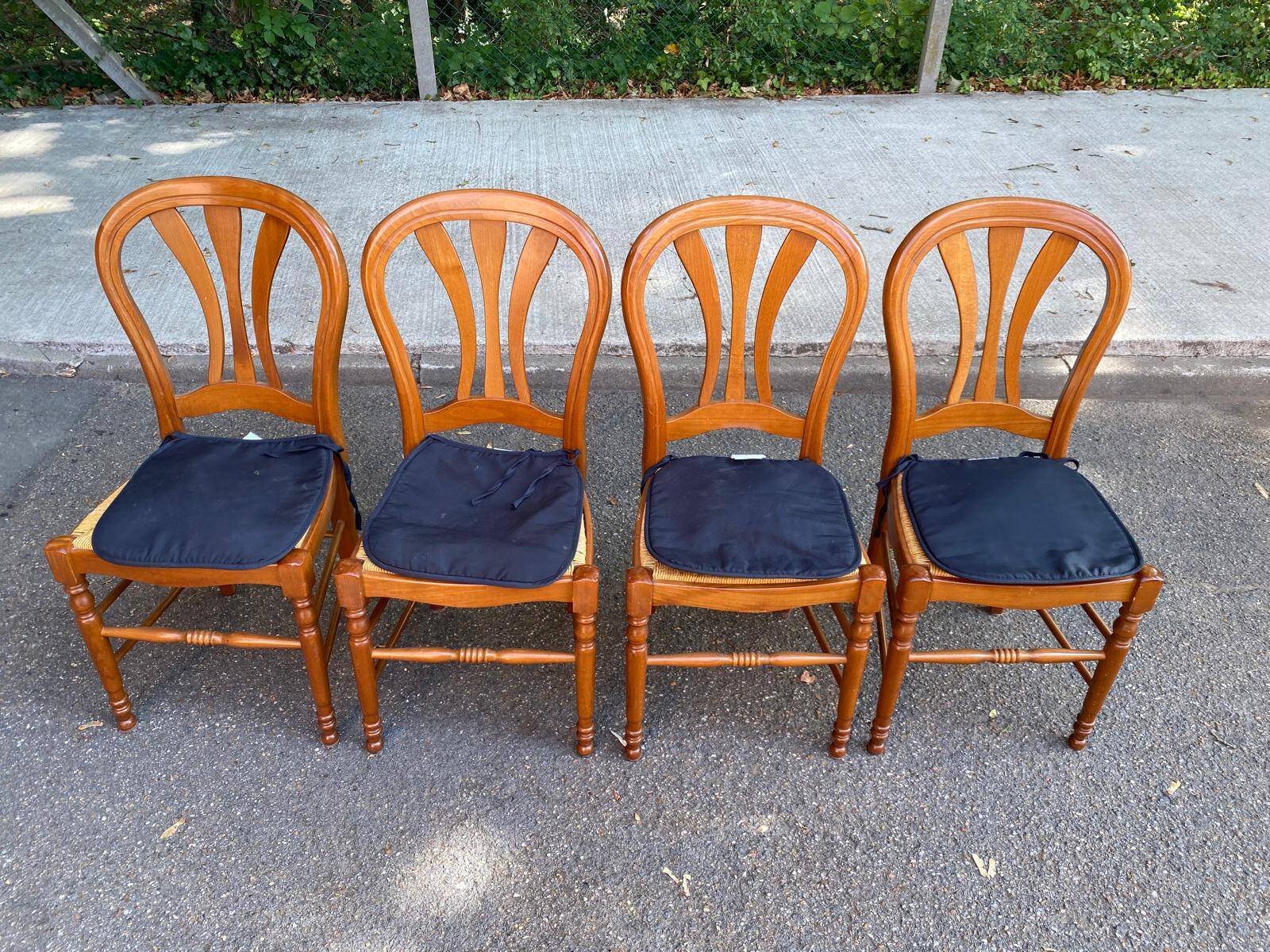 4 country-style Louis Philippe medallion chairs with rush seats from the 1970s.