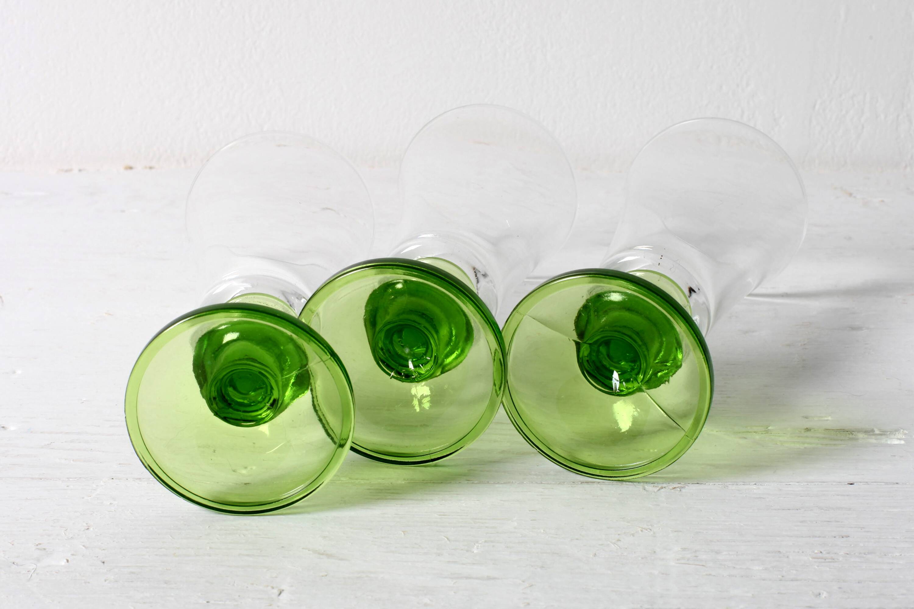 Ensemble de 3 verres à pieds vert, Italie années 1960