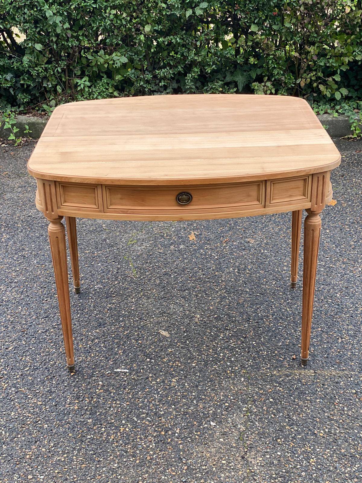 Louis XV extendable round dining table renovated in raw solid wood