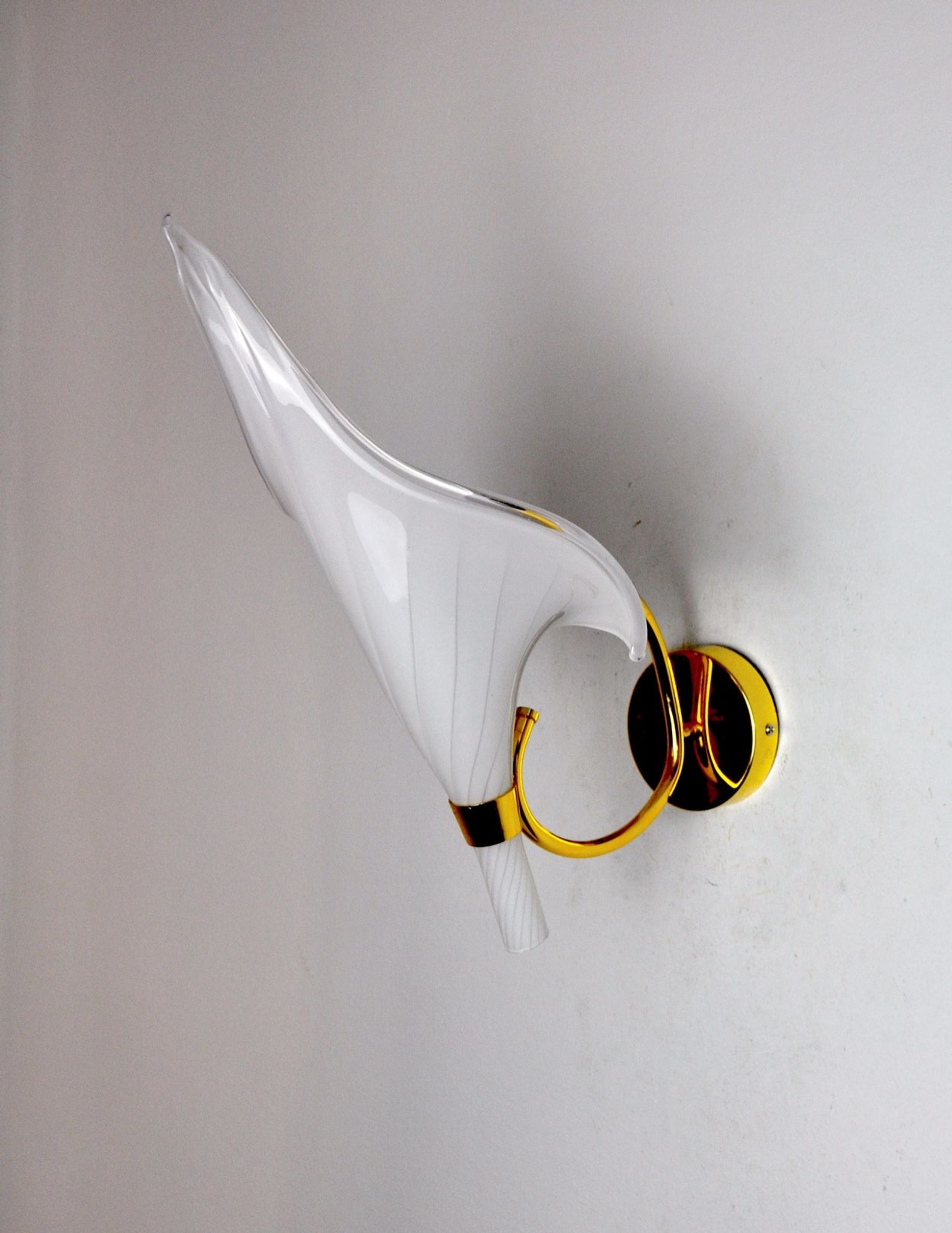Applique fleur de lys blanche, verre de murano, Italie, 1970