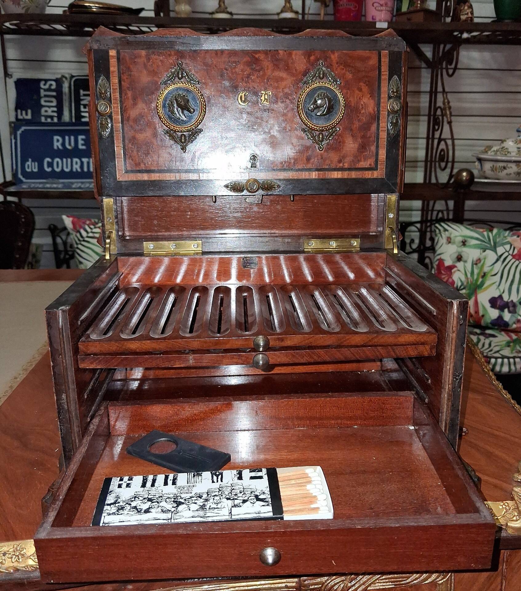Cigar cabinet / Cigar box in burl wood and decorative bronze