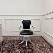 Ensemble de bureau blanc classique avec chaise de bureau