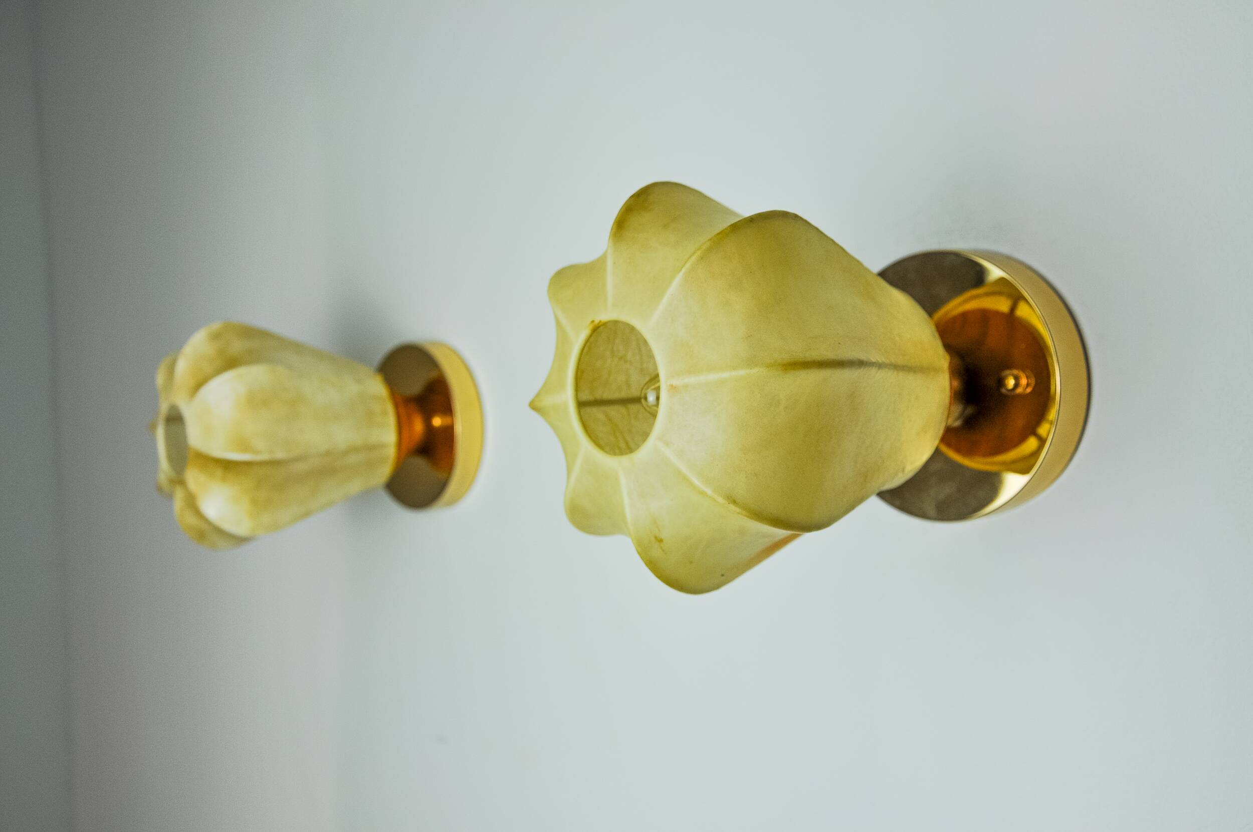 Pair of "cocoon" wall lights, resin and pine, Italy, 1970
