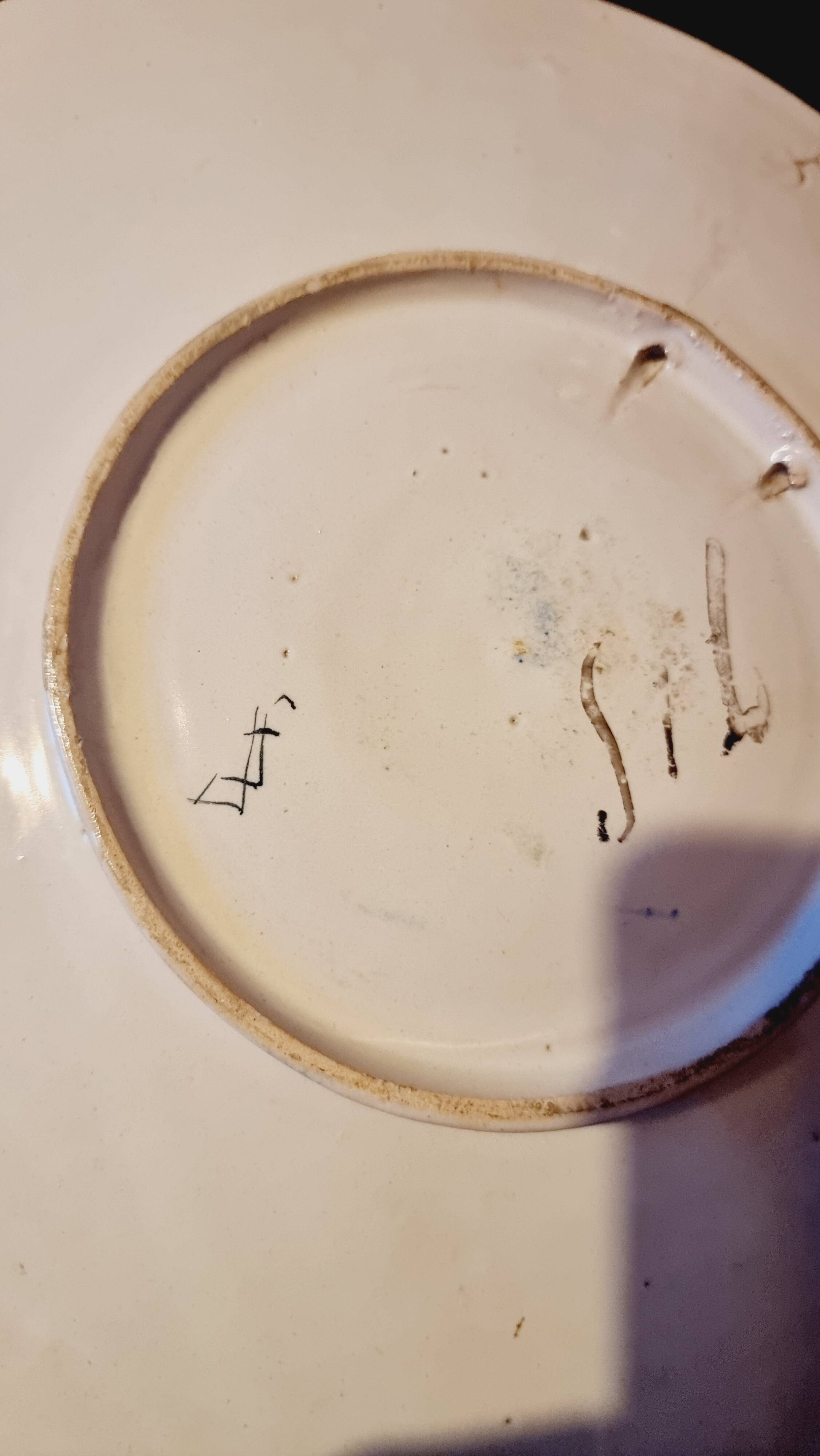 Large grotesque plate (Urbino/Castelli style), made in Italy, pei