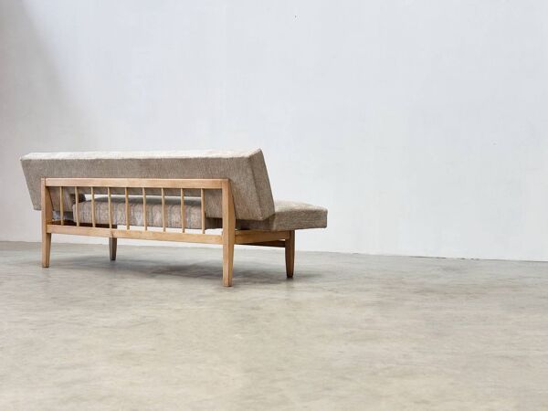 Canapé / lit de repos en bois allemand des années 1970