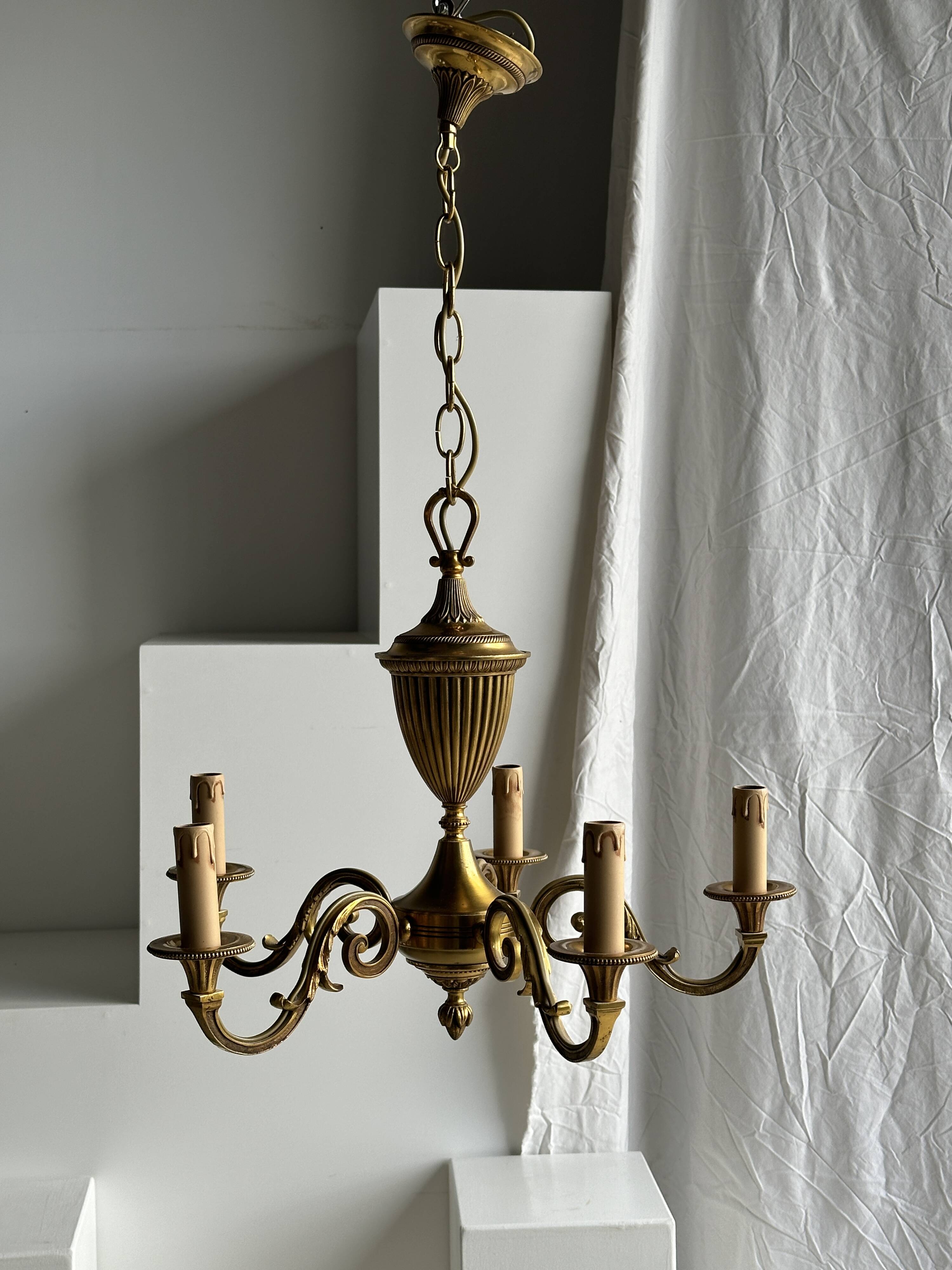 Classic 5-light gold chandelier