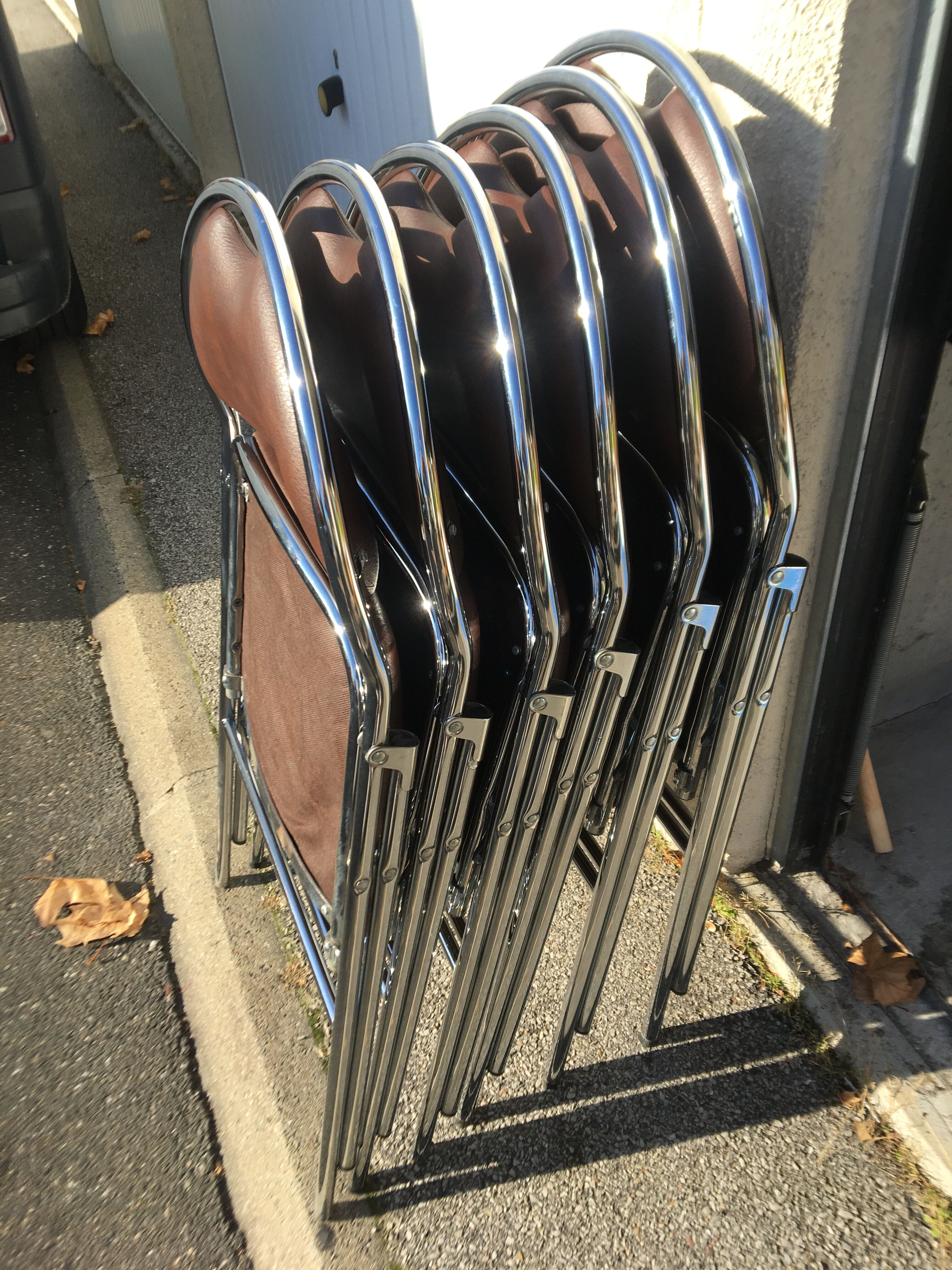 Set de 6 chaises pliantes acier et similicuir 70’s