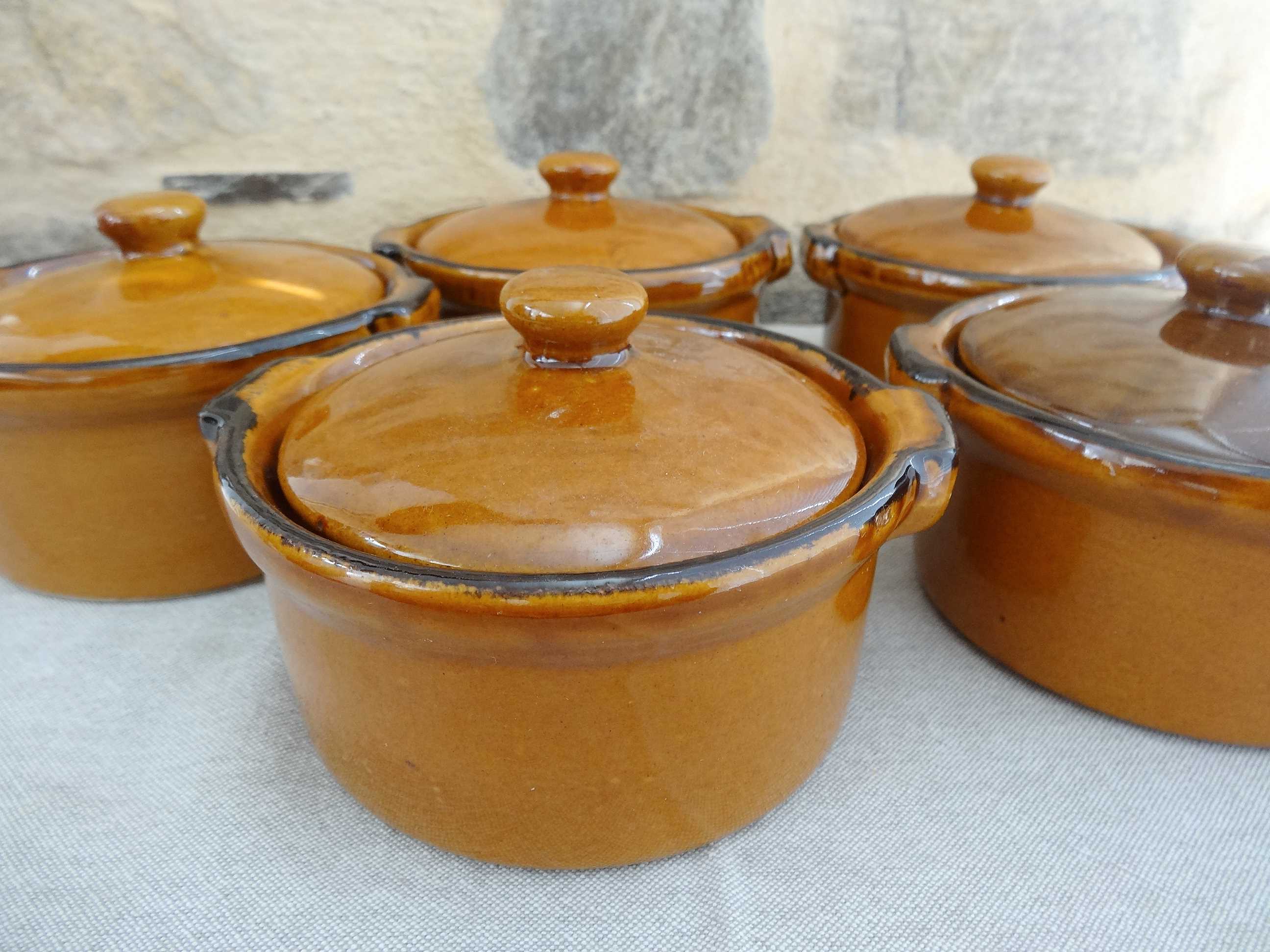 5 cocottes rondes en grès avec couvercle vintage