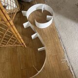 Snail wall shelf in lacquered metal