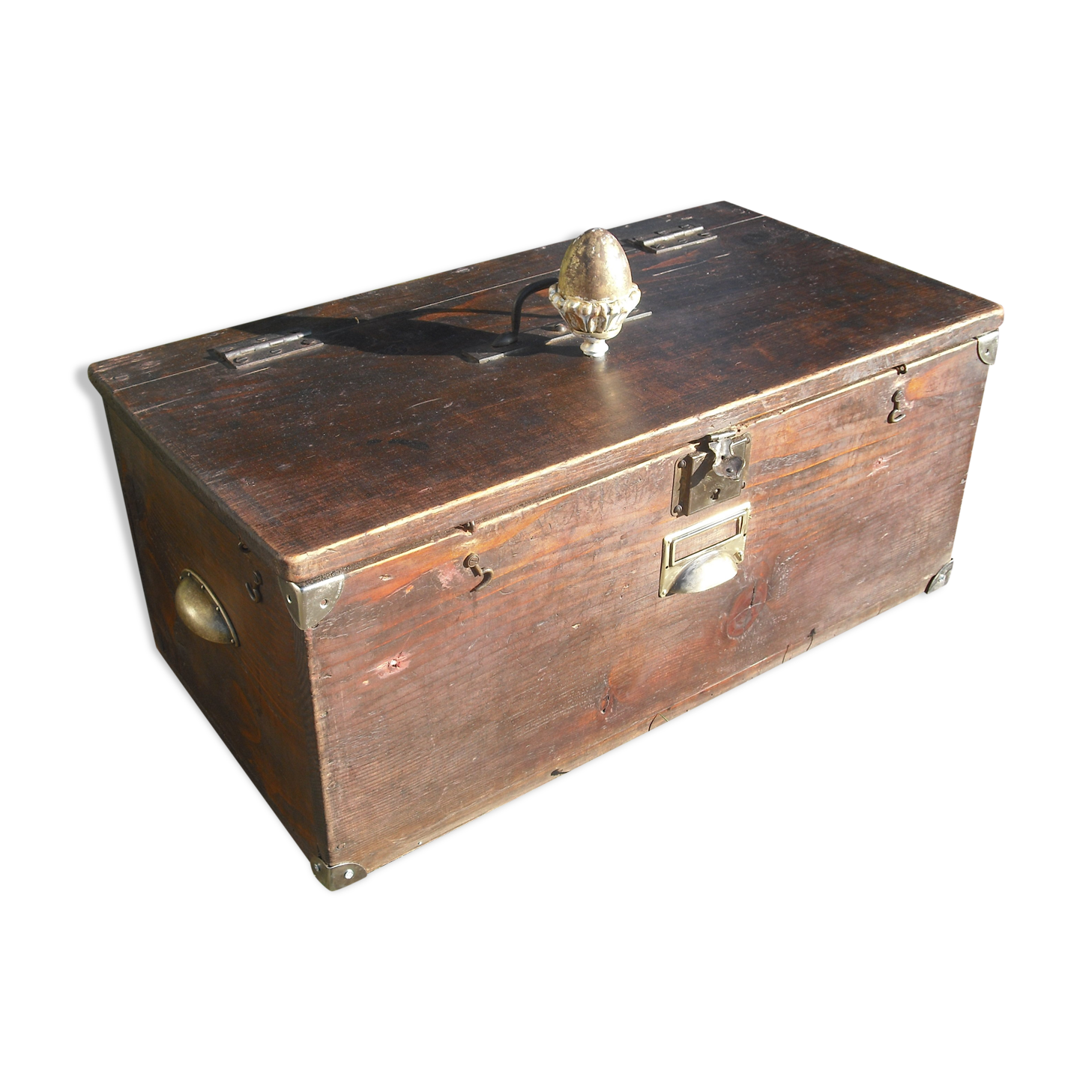 Chest on wheels 19th