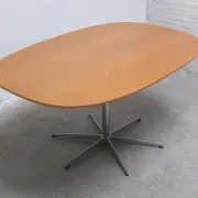 'Superellipse' pedestal table in oak by Arne Jacobsen for Fritz Hansen, 1981