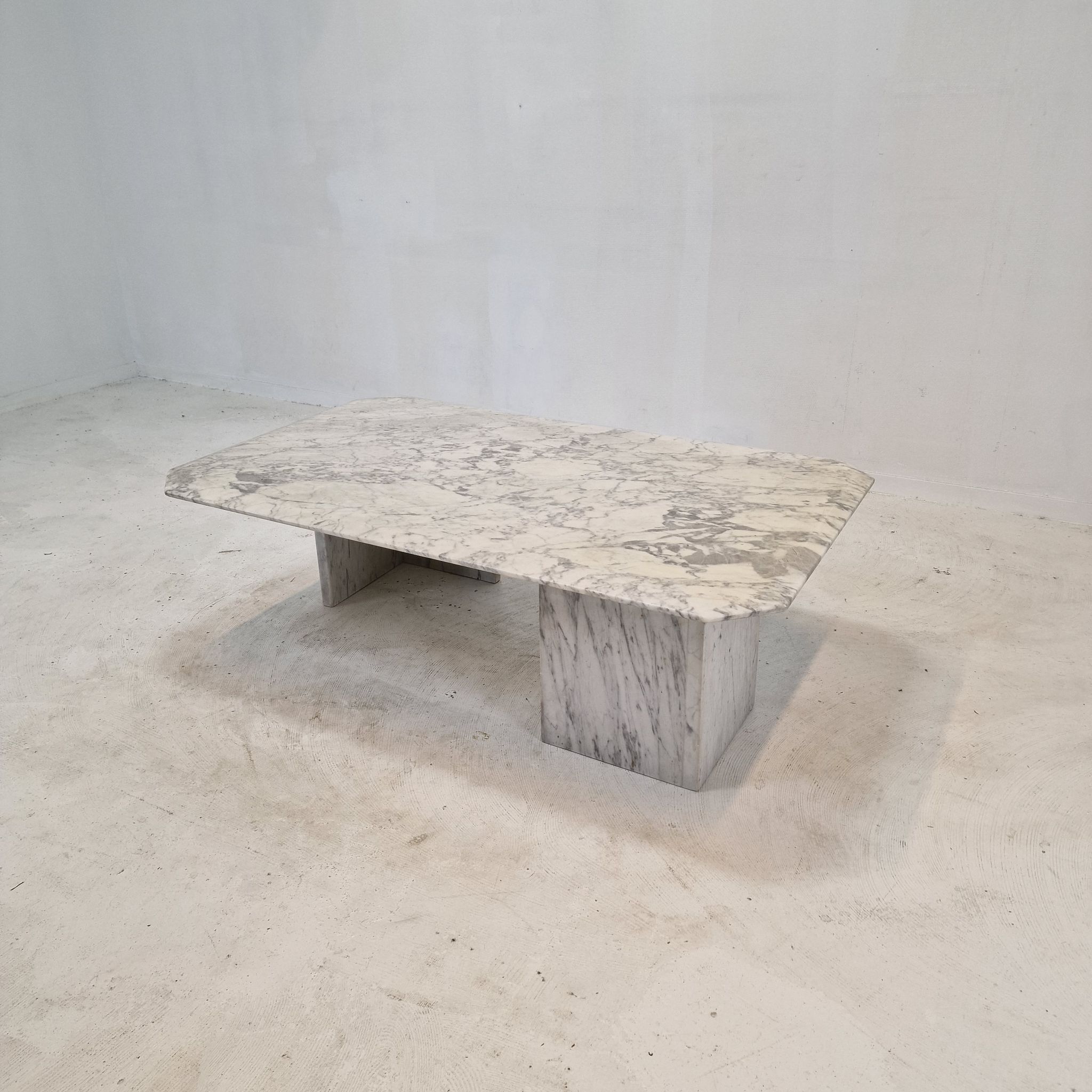 Table basse en marbre italien années 1970