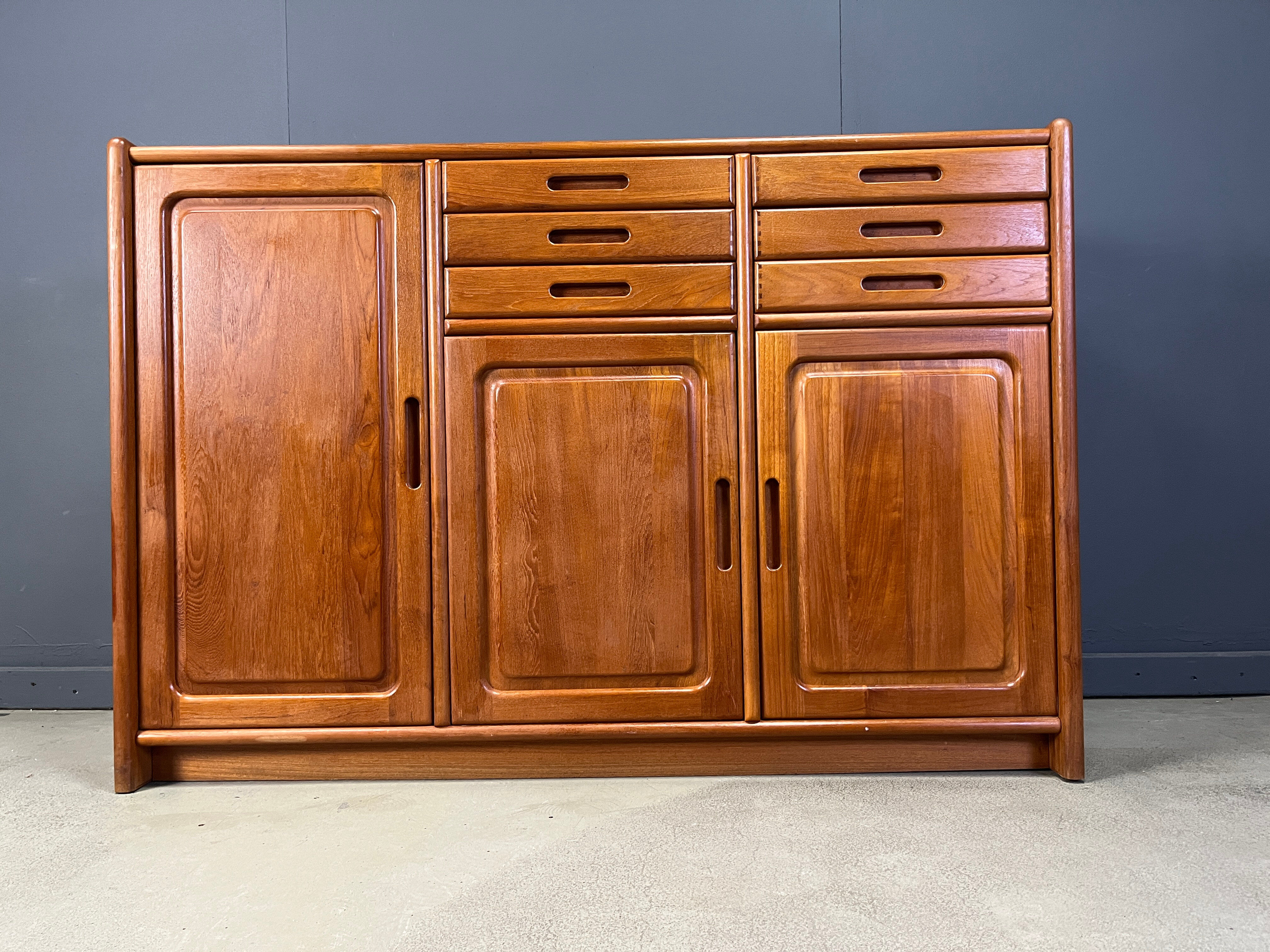Buffet scandinave des années 1960 par Dyrlund.