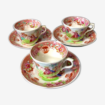 Trois tasses et soucoupes en porcelaine anglaise