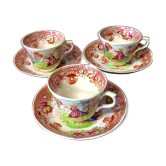 Trois tasses et soucoupes en porcelaine anglaise